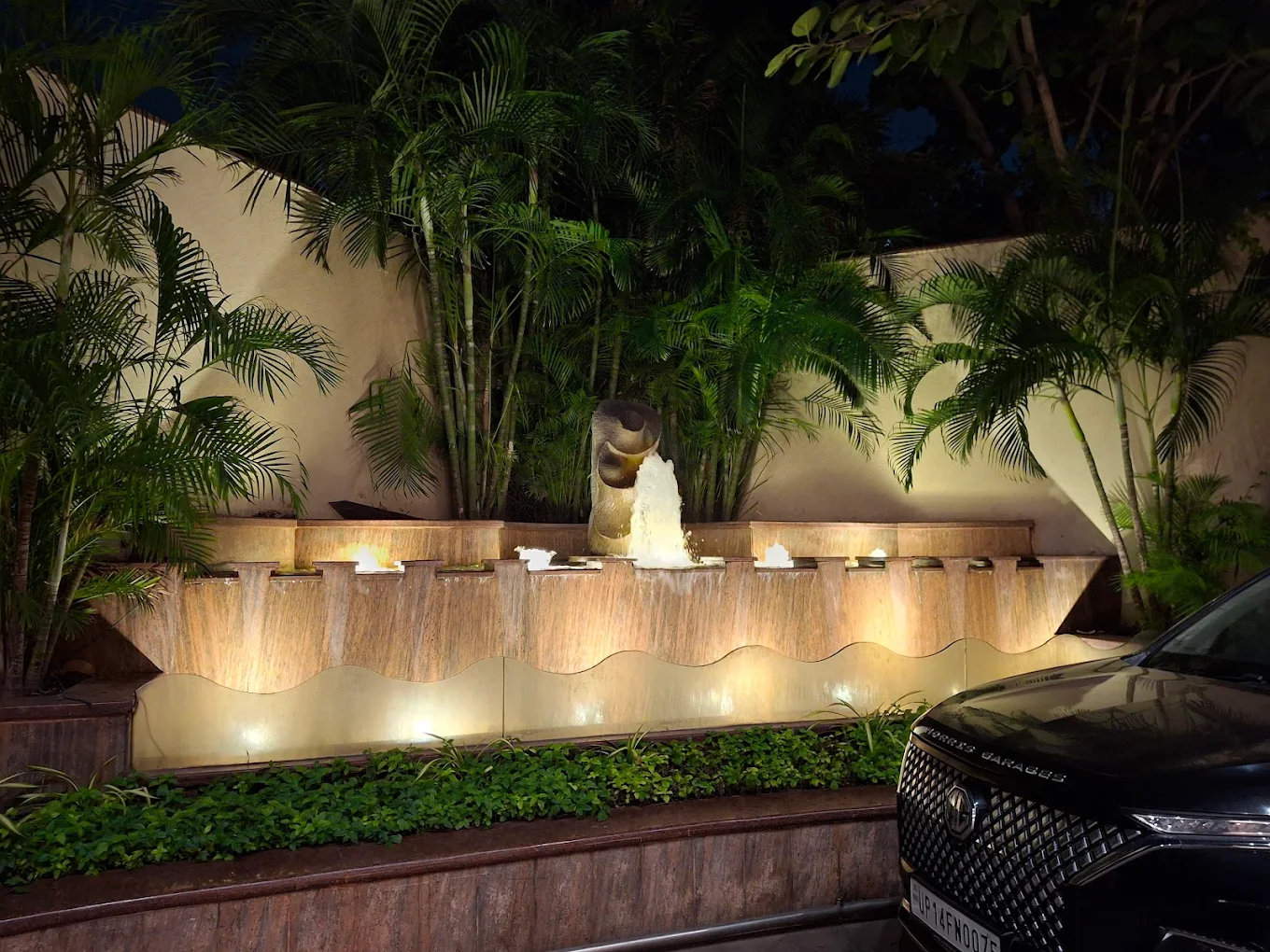 Mahagun Sarovar Portico Suites 10