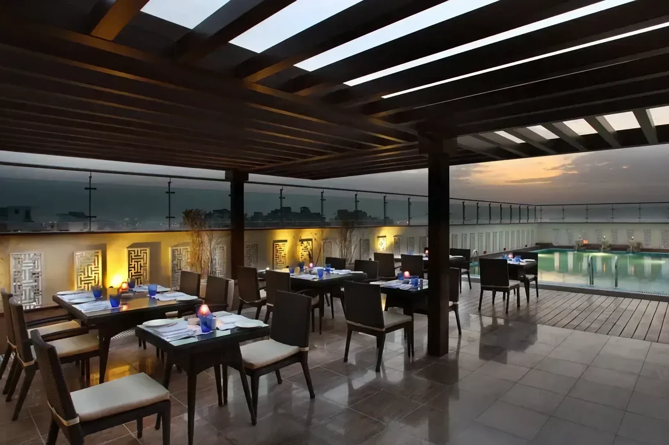 Mahagun Sarovar Portico Suites, Aamantran, Gautam Palvi Rd, Sector 3F, Sector 3, Vaishali, Ghaziabad, Uttar Pradesh 201019 a